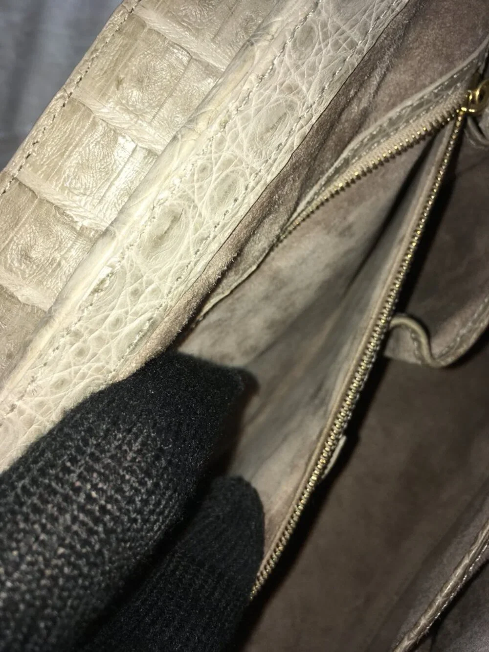 **NEAR MINT** 100% AUTHENTIC NANCY GONZALEZ CROCODILE TOTE $3,100 (TAUPE)